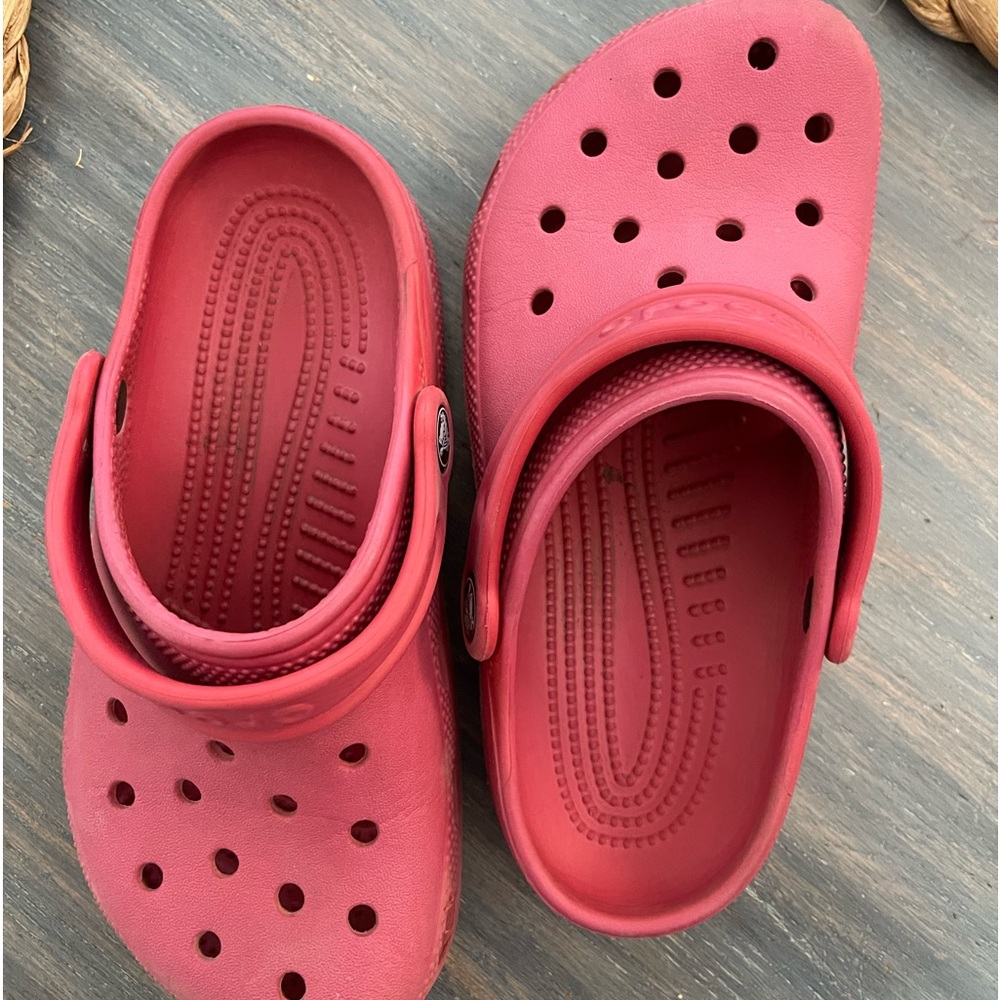 Crocs- J2